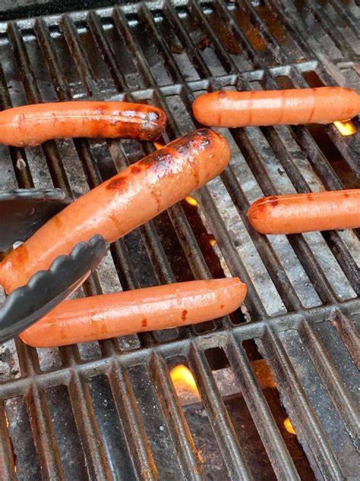 Are hot dogs lips and Buttholes?