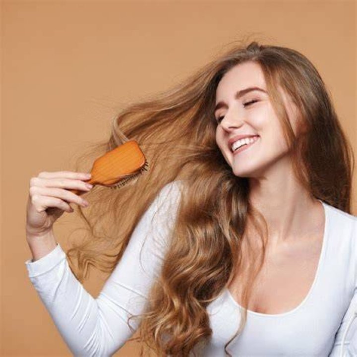 Can baking soda and vinegar dissolve hair?