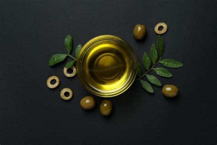 Can I put cooking olive oil in my hair?