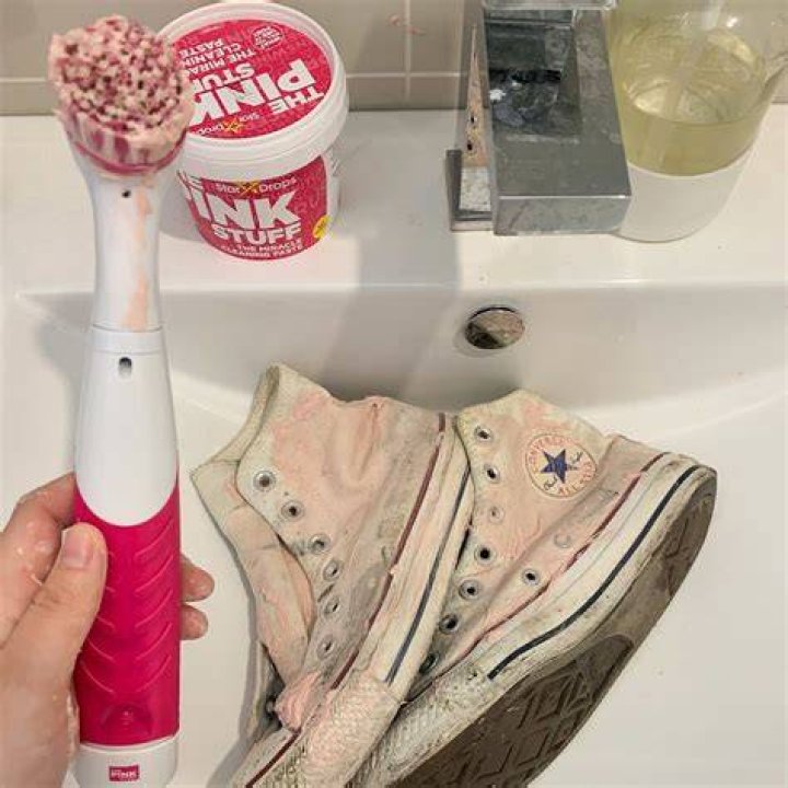 Can the pink stuff clean white shoes?