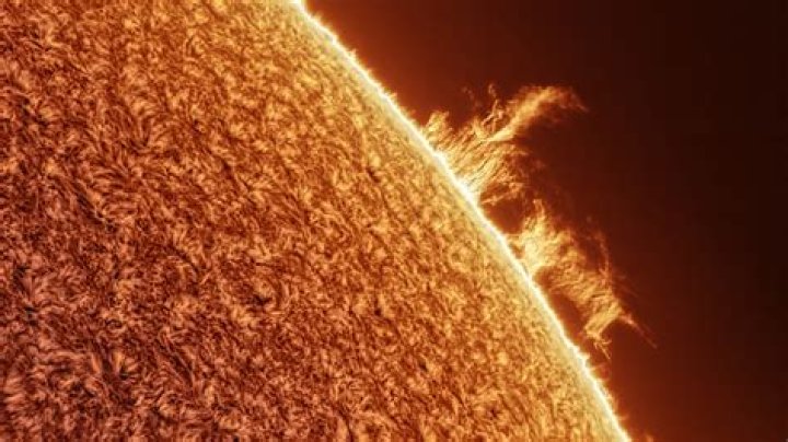 Can you look at the sun through smoke?