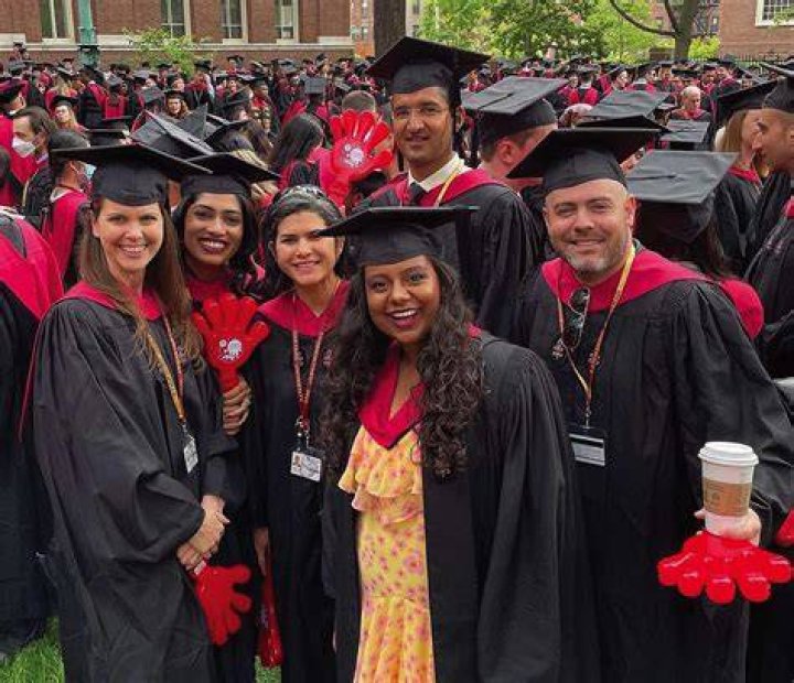 Do people date at Harvard?
