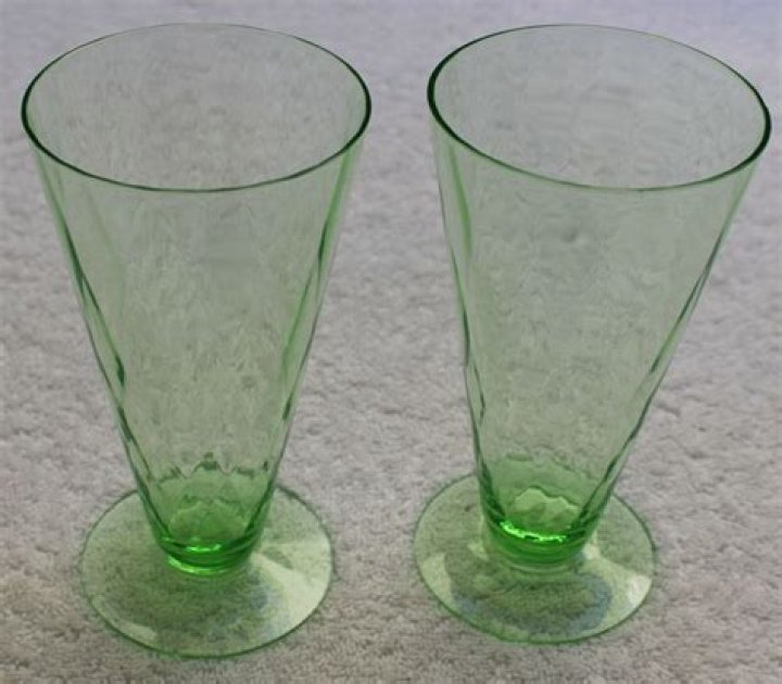 Does all green Depression glass glow?