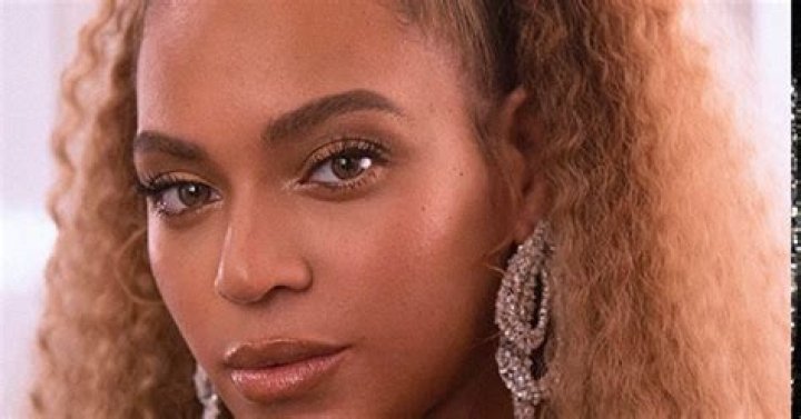 Does Beyonce have natural hair?