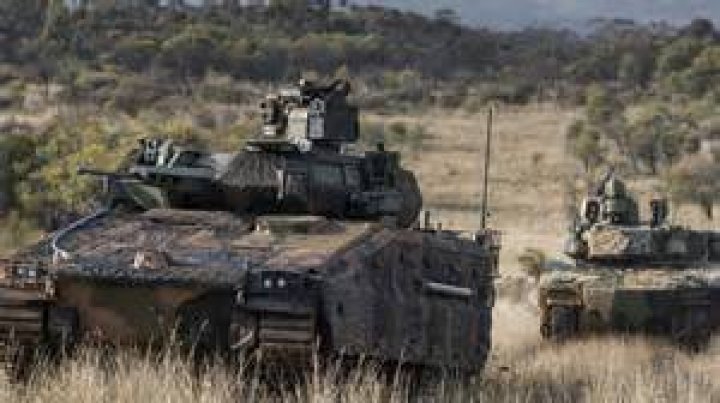 How many active tanks does Australia have?