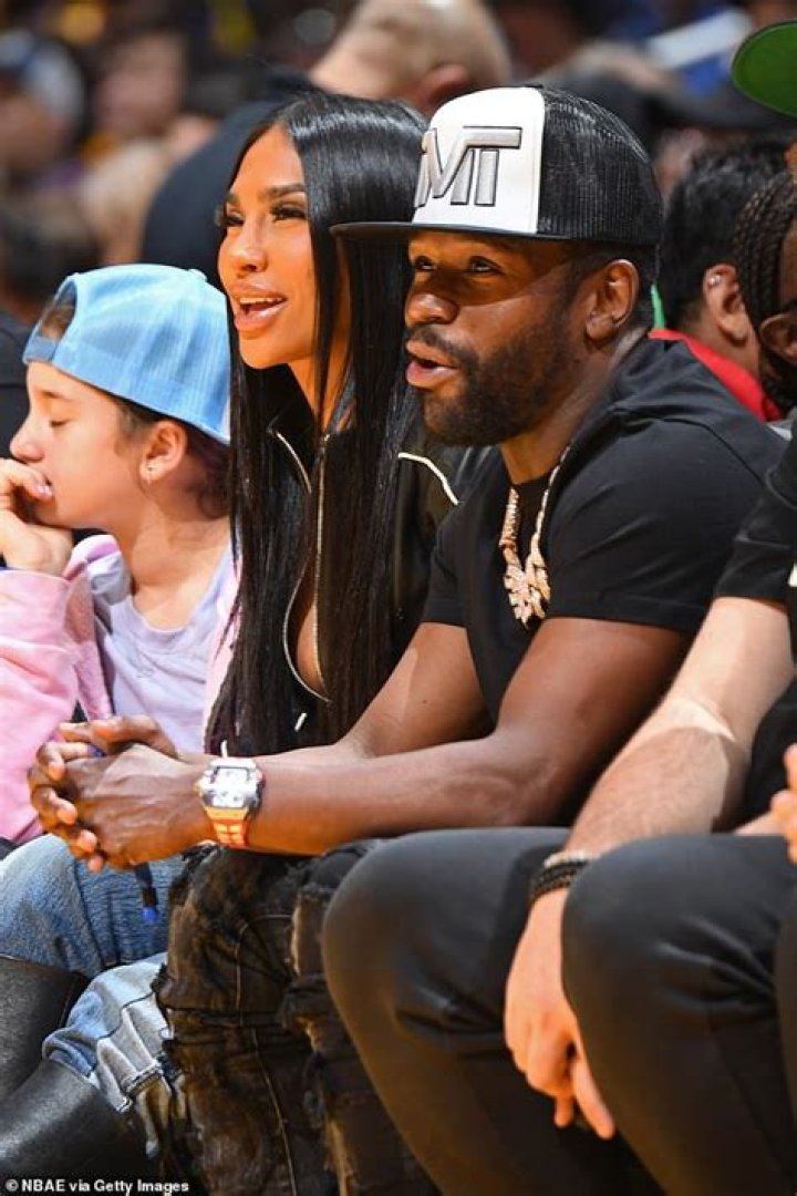 How much did Floyd Mayweather spend on his wife's ring?