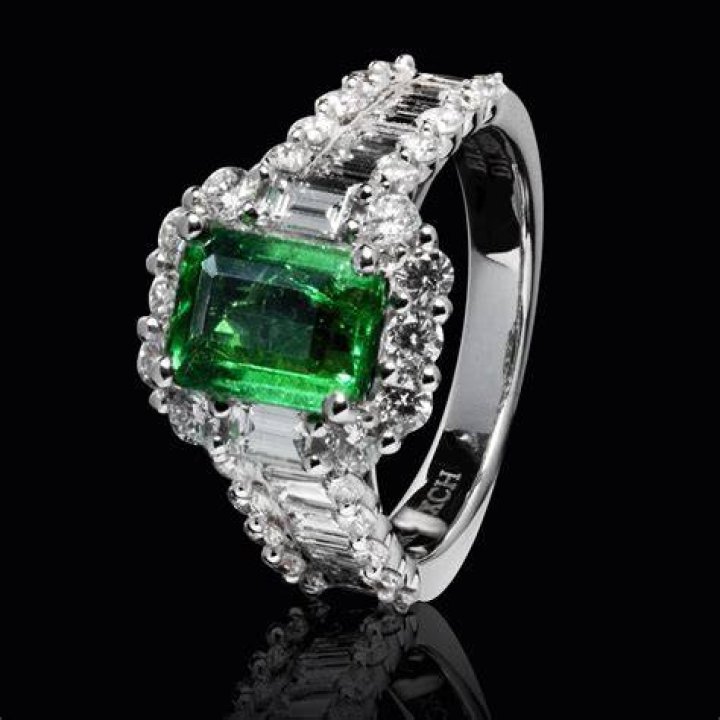 Is Emerald Idiochromatic?