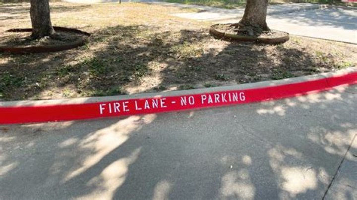 Is it illegal to park in a fire lane in Texas?