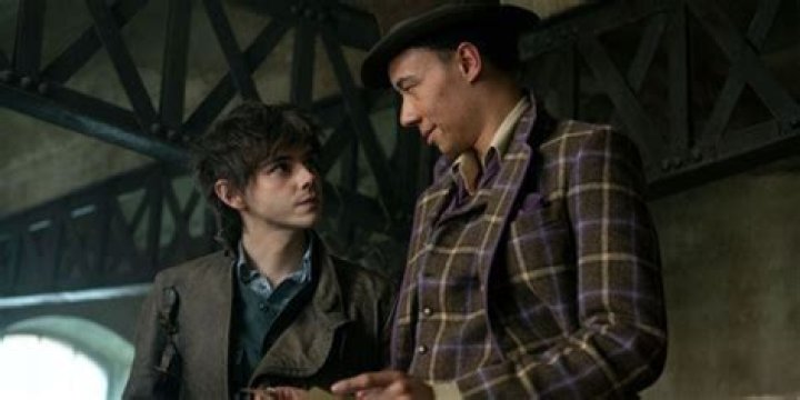 Is there any kissing in Shadow and Bone?
