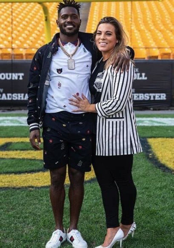Know About Antonio Brown; Stats, Wife, Age, Contract, Net Worth