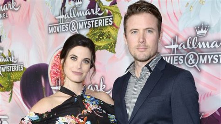 Meghan Ory Bio, Married, Husband, Kids, Height, Body Measurements, Age