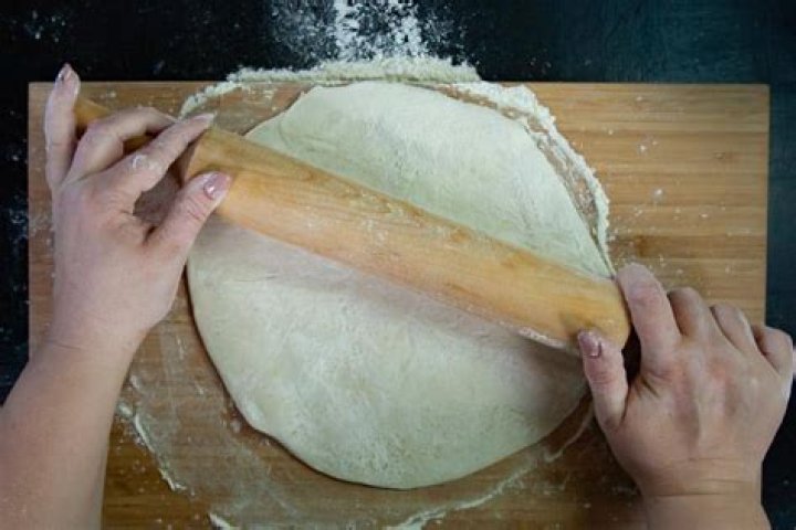 Should you roll or stretch pizza dough?